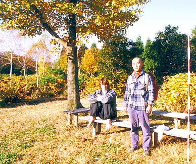22才の時、初めて安泰寺に上山。先輩の永流さんと。ハナノキはまだ細かった。