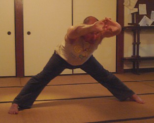 Crossing the legs in zazen