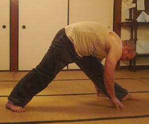 Crossing the legs in zazen